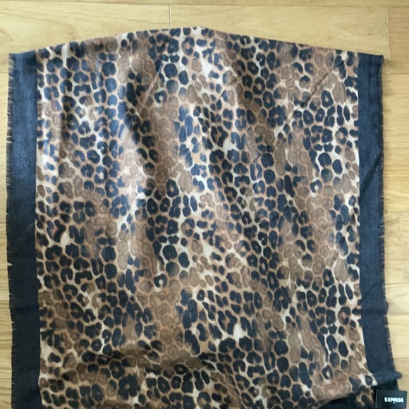 Leopard Express Scarf - Picture 2 of 2